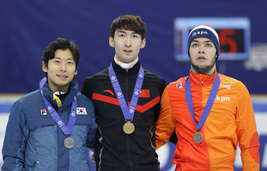 而蓝色则象 而蓝色则象